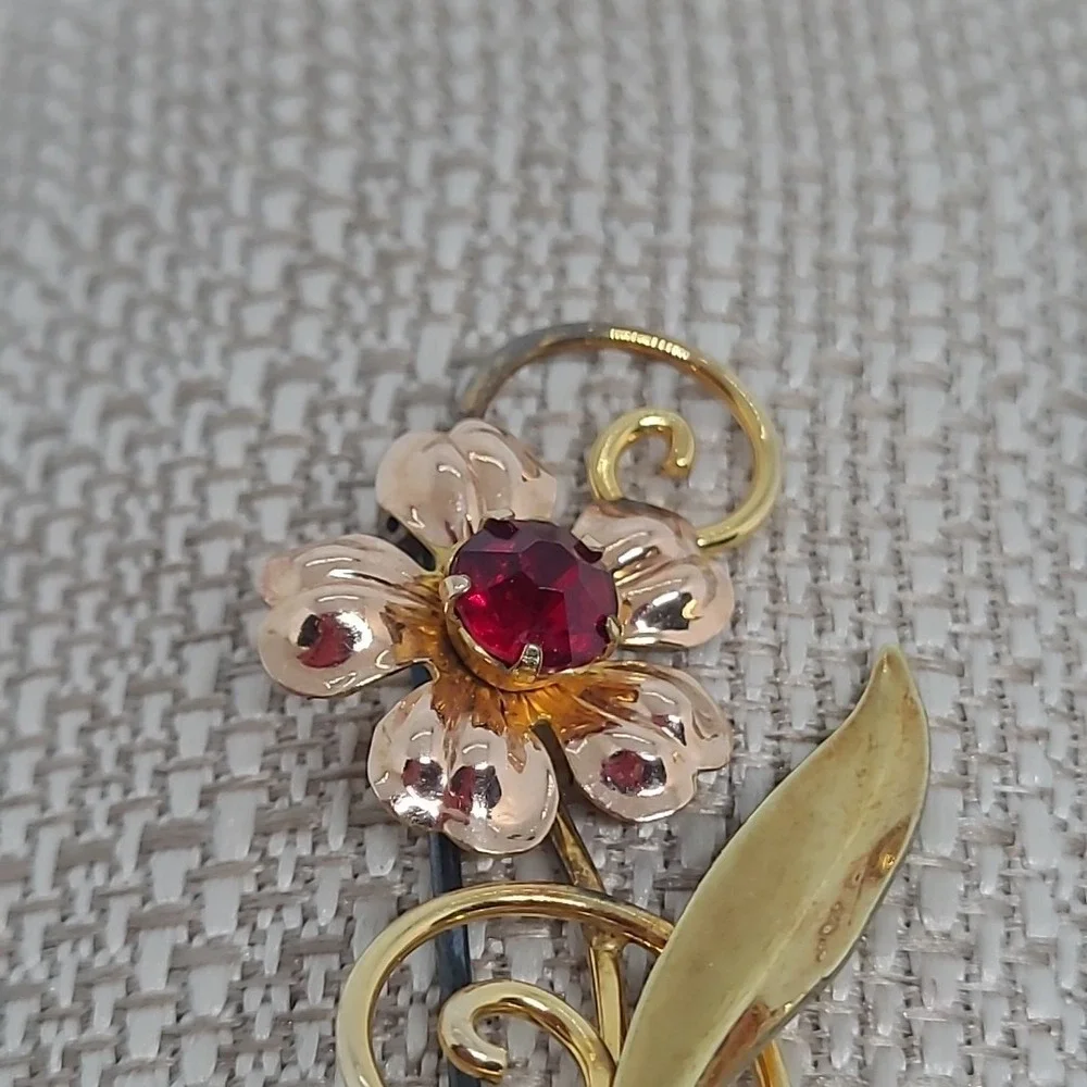 Vintage Van Dell Brooch 1/20 12KT Gold Filled Gold Red‎ Rhinestone Floral  Pin